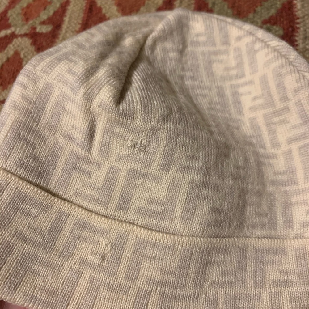 SOLD** FENDI Vintage  Knit Beanie Hat Ivory & light grey FF - Picture 10 of 15
